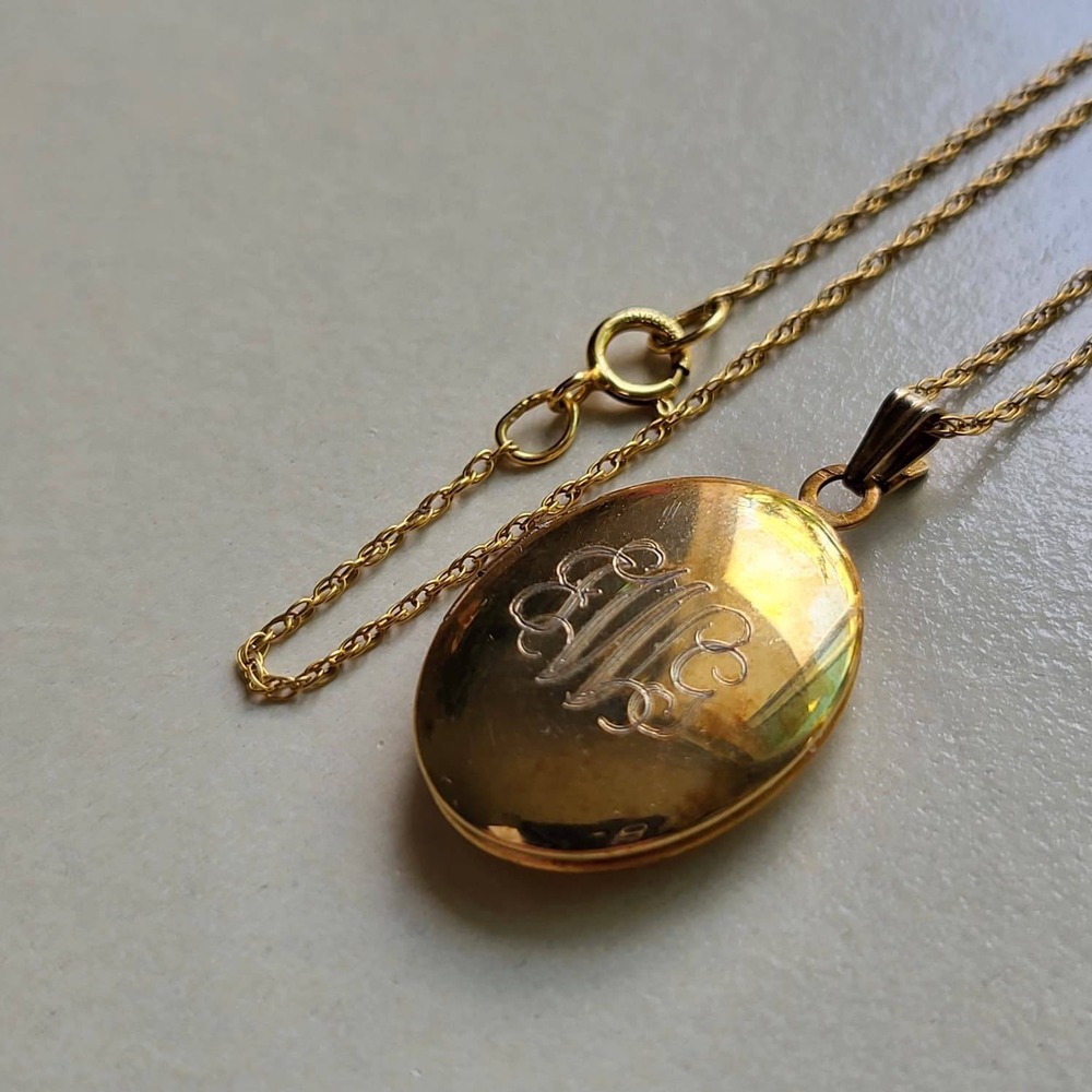 Vintage 12K Gold Filled Oval Locket Necklace Gold Monogrammed Script